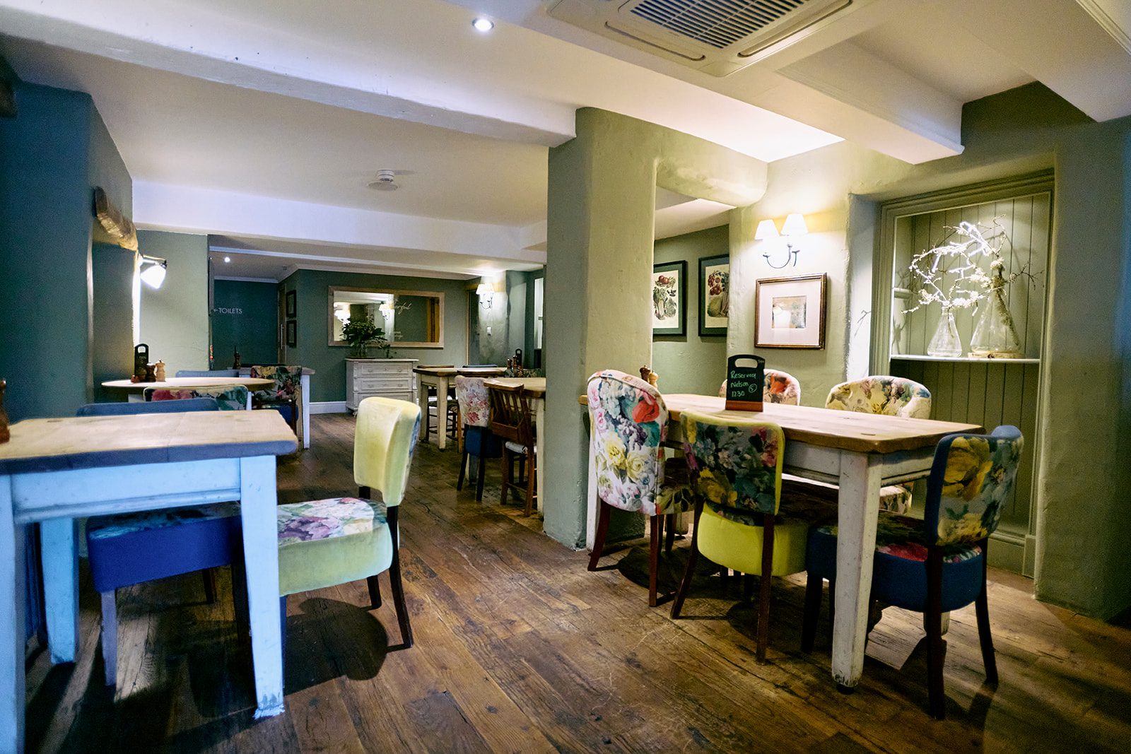 swan-inn-interior