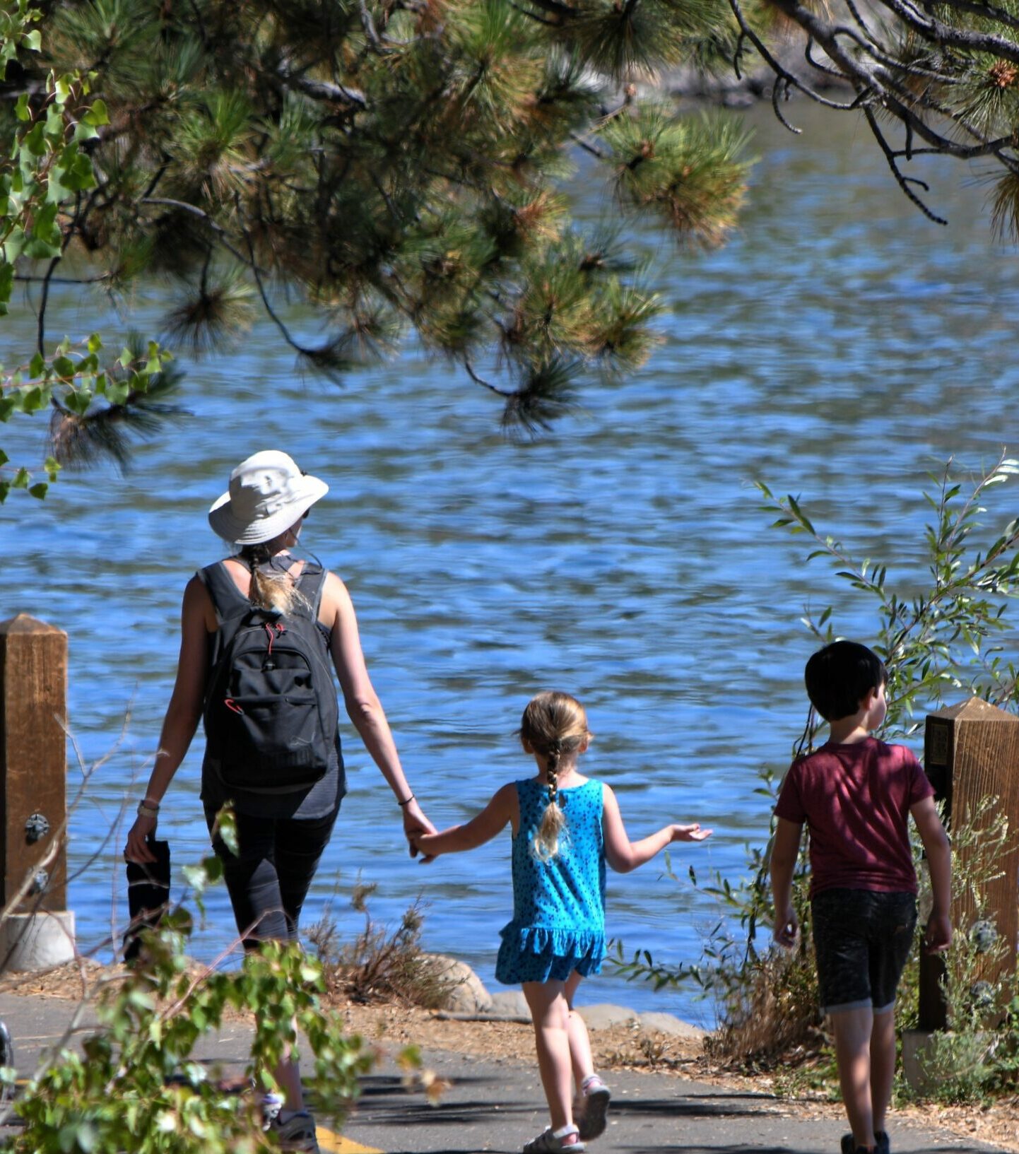 family-outings-at-the-lake